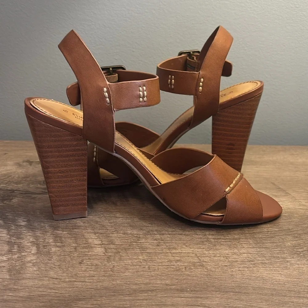 Crown Vintage Tan High Heel Sandals Size 6.5M